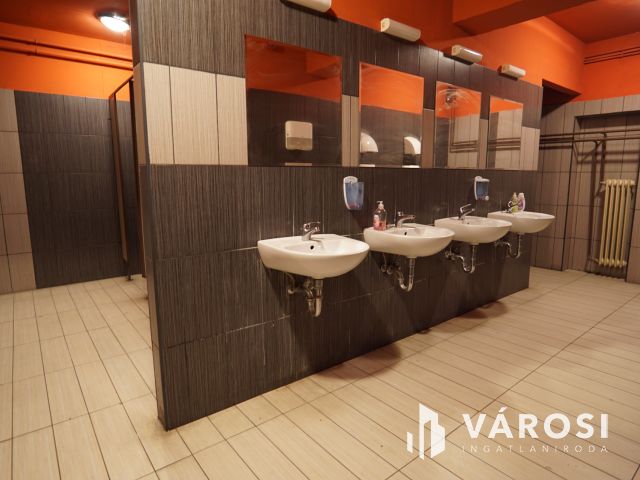 Belvárosi egyedi üzlethelység eladó