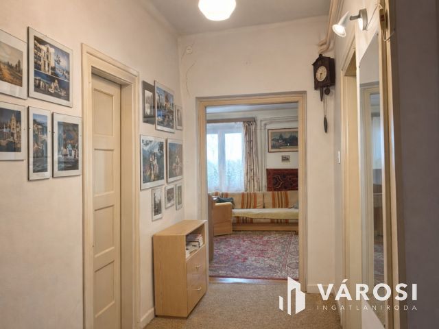 Debrecen-Kertváros részén kiváló adottságú telek Eladó