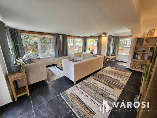 Kiváló, újszerű napelemes ikerfél Széplakon eladó