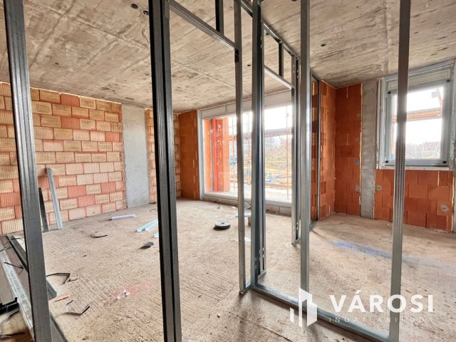 Modern földszinti lakás saját kerttel