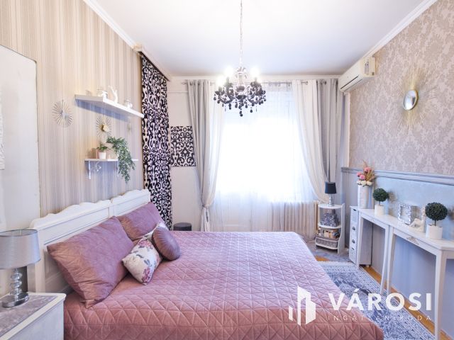 Meglátni és megszeretni: extra, 3. emeleti, erkélyes lakás