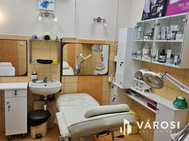 Debrecen Tócóskerti Üzlethelyiség Nagyon Jó Helyen Eladó!