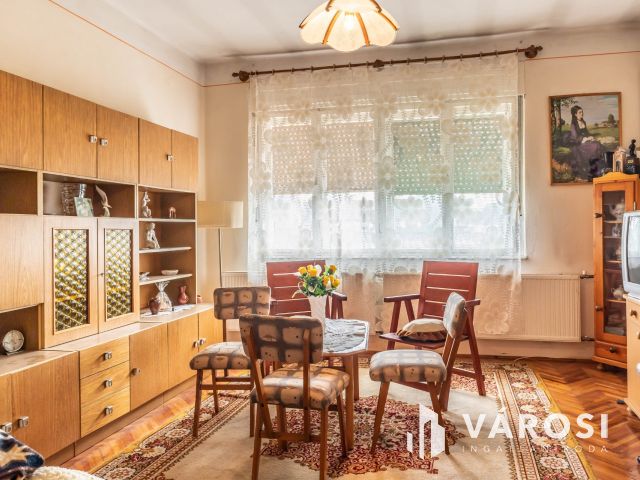 2 szobás családi ház Doboz központjában