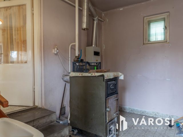 2 szobás családi ház Doboz központjában