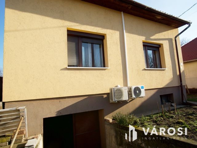 5 M Ft árcsökkenés! Napelemes családi ház Gyál központjában