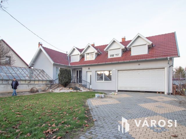 Új családi ház, garázzsal