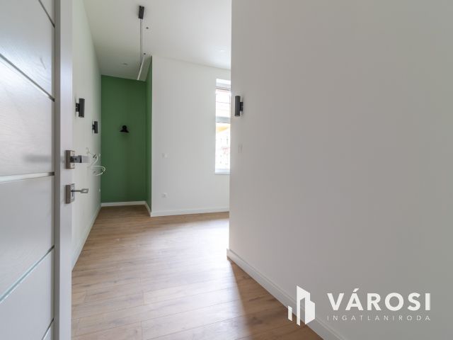 Modern okosotthon eladó a Visegrádi utca elején!