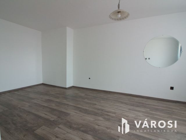 Rózsa utcában eladó lakás