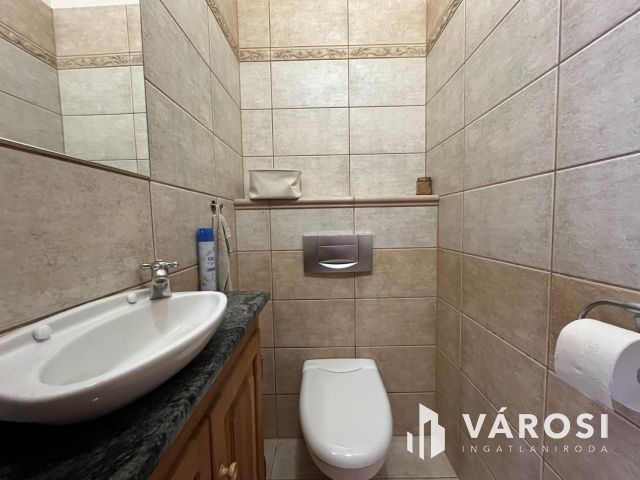 Debreceni Klasszikus Stílusú Impozáns Ingatlan Eladó!