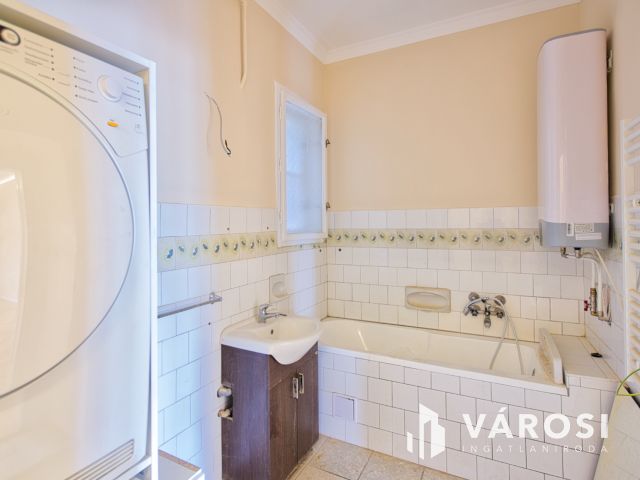 87 m2-es, első emeleti polgári lakás eladó