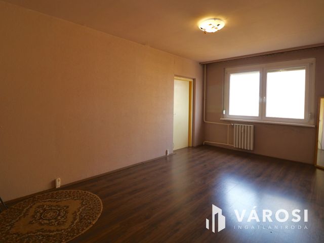 Eladó panellakás a Kistópart utca elején