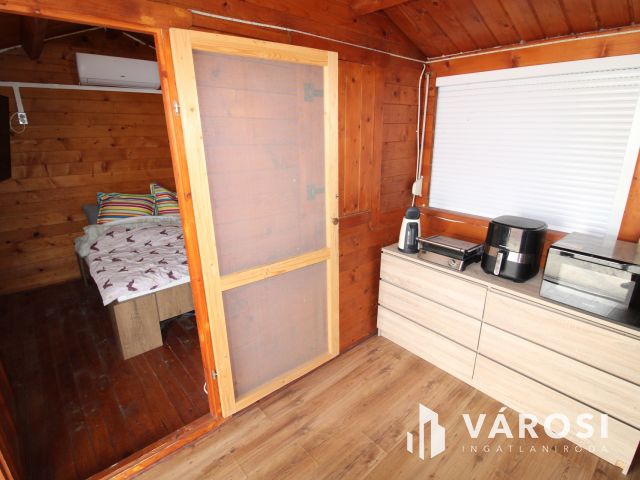 Kiváló kis horgászház a Borosgyáni tónál.