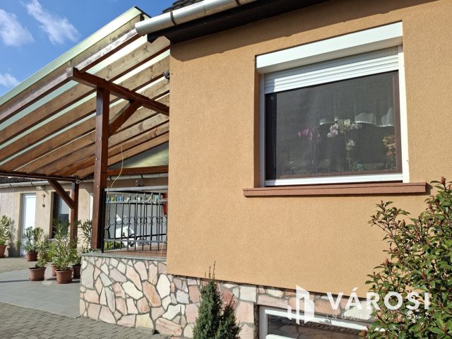 Rezsi évente 90 ezer? Ez a ház tudja!