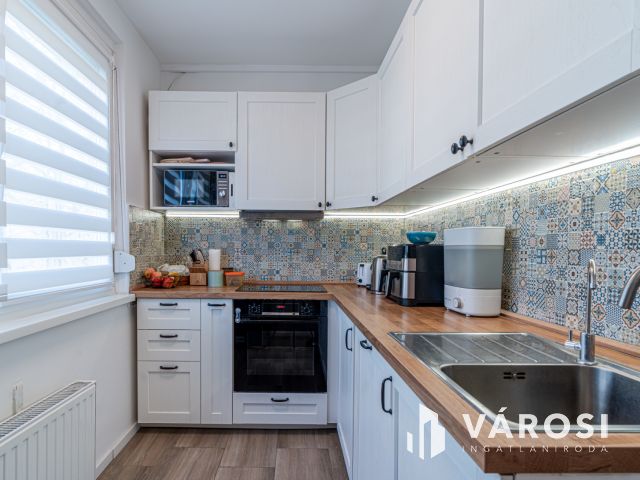 Csorba csííííík ..... (eladó panel lakás)