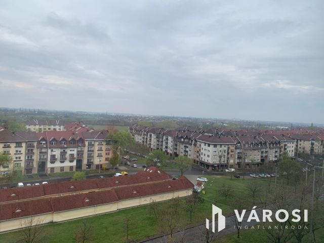 Derék utcán eladó egy  felújított, panorámás lakás