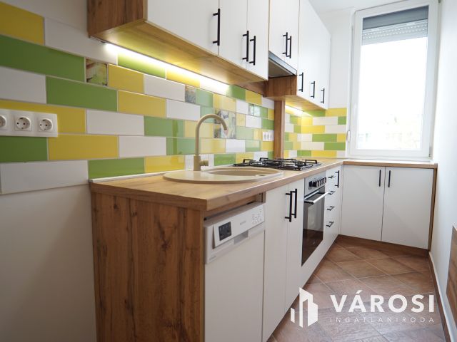 Platán soron, felújított cirkós lakás!