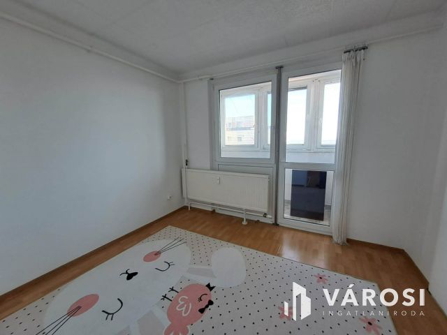 Egyetemközeli 2 erkélyes panel lakás eladó