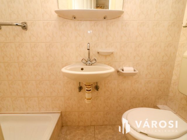 Kiadó garzon lakás Békéscsaba belvárosában