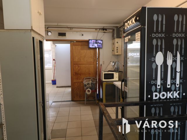 Szilléri sugárúton üzlethelyiség kiadó.