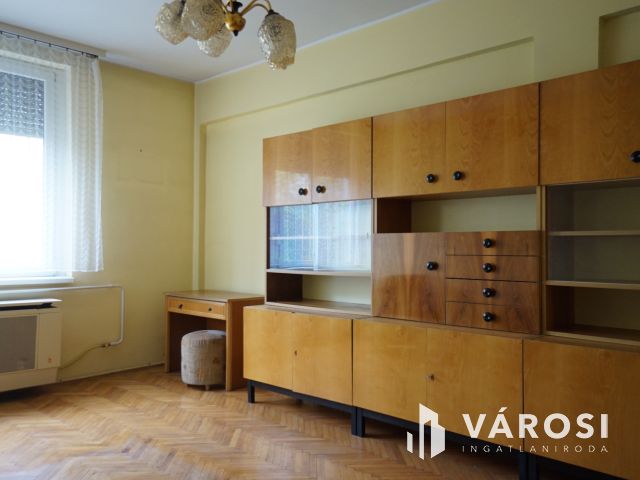 Belváros közeli lakás csendes környéken