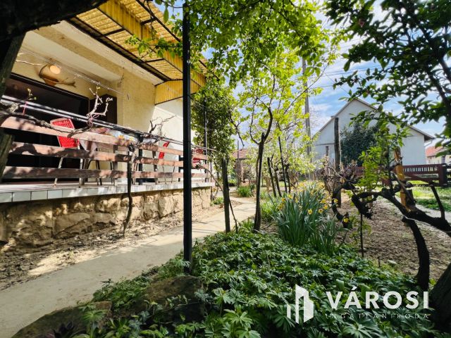 Felújítandó kádár kocka Balatonszárszón