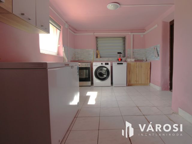 Hangulatos háromszobás ház, csendes környéken