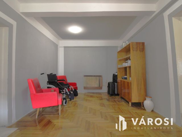 Hangulatos háromszobás ház, csendes környéken