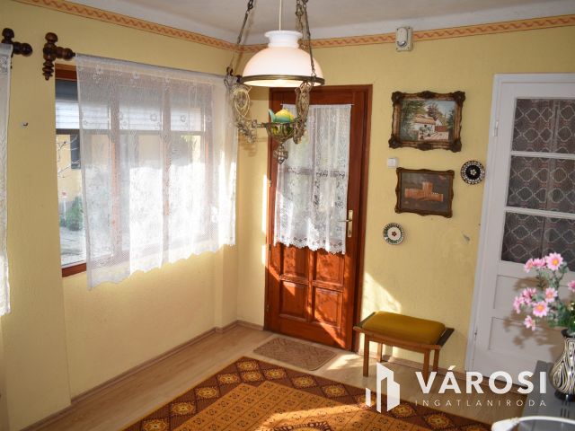 4 szobás családi ház az élővízcsatorna partján!
