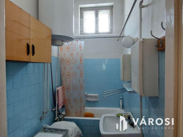 Debrecen belvárosi polgári házrész eladó