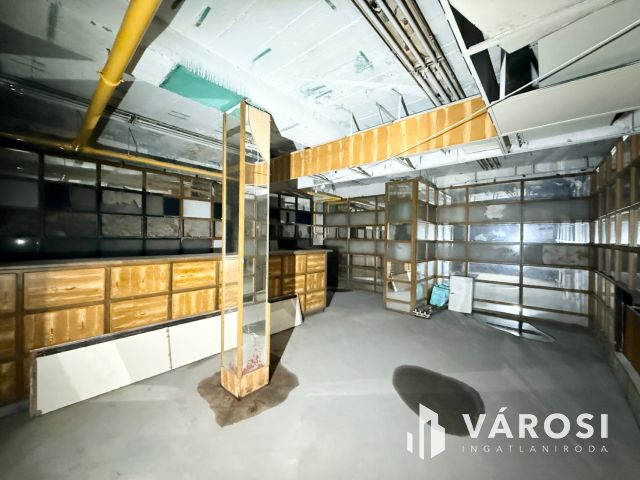 500 m² üzlethelyiség a Blaha Lujza tér közelében eladó