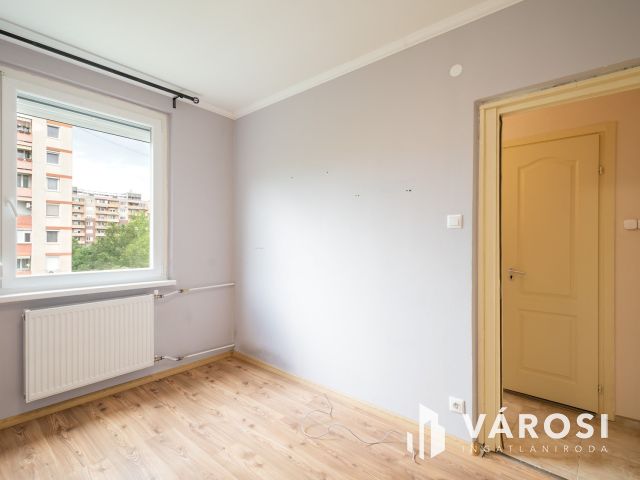 3 éve felújított, nappali + 2 hálós panel Újpalotán