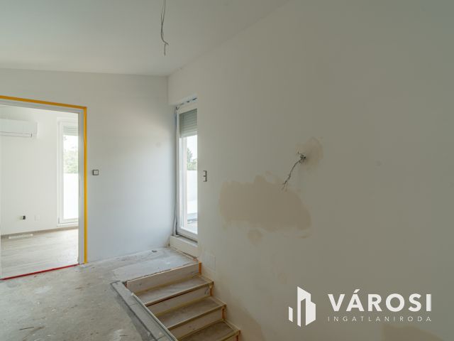 Ultramodern családi ház nem kicsi tetőterasszal