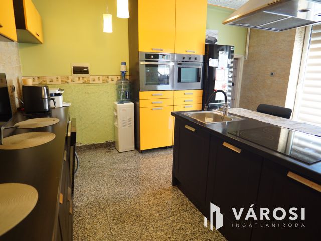 Családi ház, ahol azonnal vállalkozni is lehet!