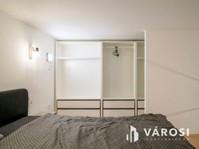 Modern galériás lakás kiadó Budapest szívében