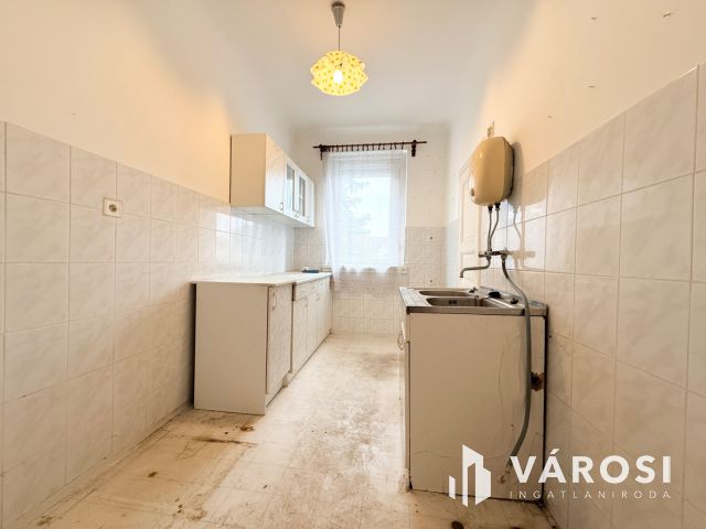 1.emeleti, sok lehetőséget rejtő lakás a Reitter-en
